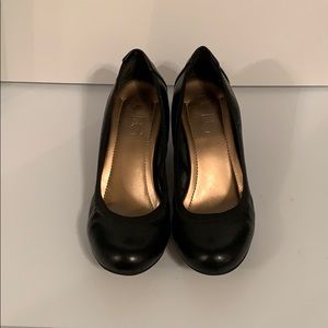 BCBG Black 7 1/2 pumps